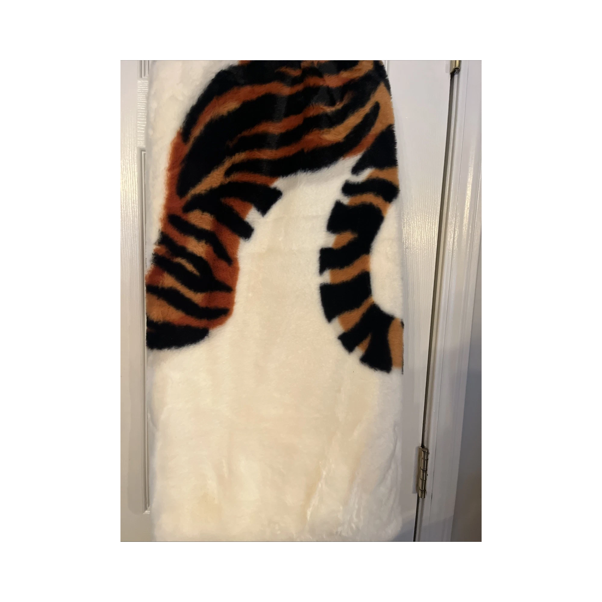 Tiger Print Ivory Faux Fur Throw Blanket - Image 5